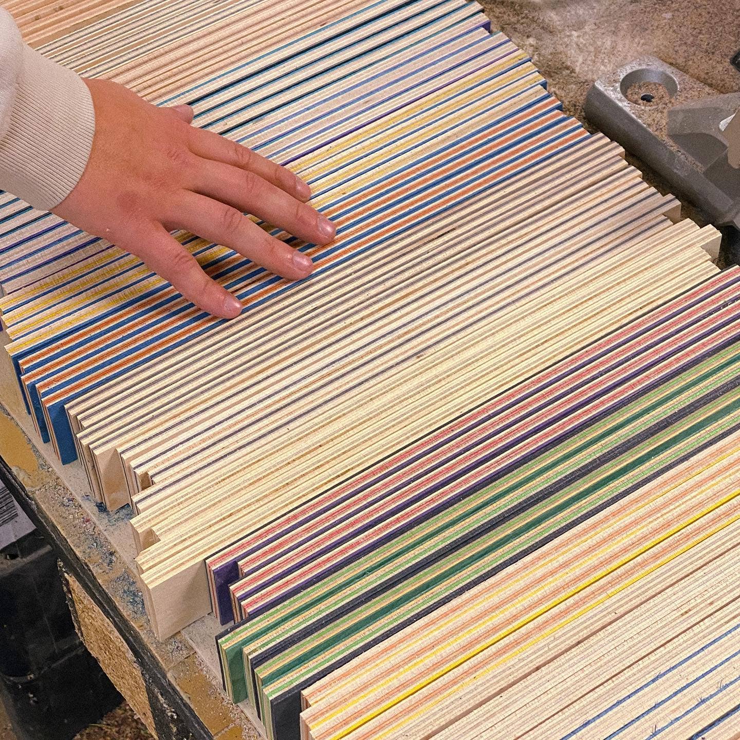 Krawattenklammer-Set aus Holz, hergestellt aus recycelten Skateboards
